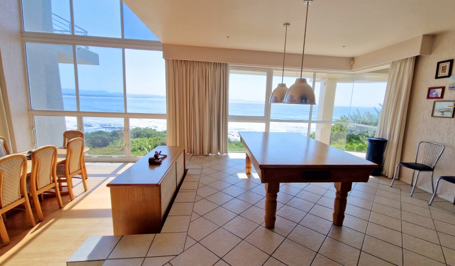 7 Bedroom Property for Sale in Wavecrest Eastern Cape